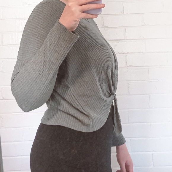 Paper Crane Long sleeve green soft shirt with cute tie in front. - Picture 3 of 9